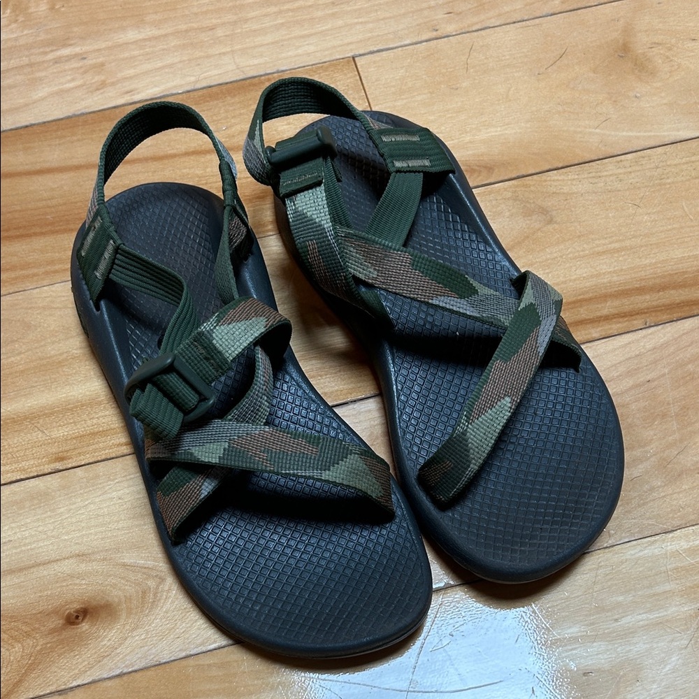 Chaco Green and Black Sandals